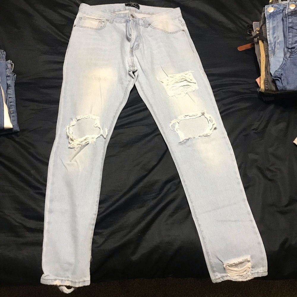 Men’s distressed denim pants